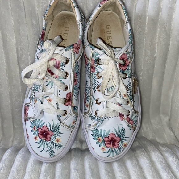 GUESS | GIRLS SNAKERS | size 6M - Picture 4 of 6